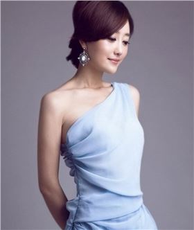 辦公家具女設(shè)計(jì)師 辦公家具女設(shè)計(jì)師