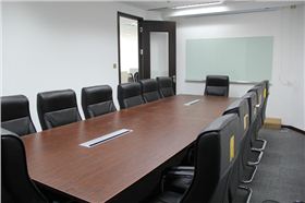 上德企業(yè)集團大會議室