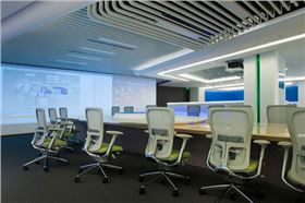 辦公家具公司——網(wǎng)絡(luò)公司會議桌