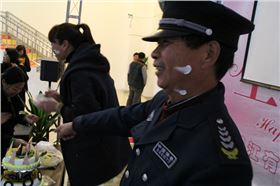 上海辦公家具廠——碧江家具慶生現場樂趣無窮