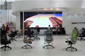 上海辦公家具展——碧江家具小編現(xiàn)場拍攝