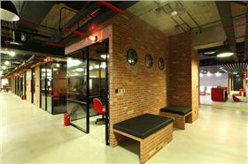 上海辦公家具廠家——辦公空間工業(yè)風(fēng)如何來(lái)體現(xiàn)?