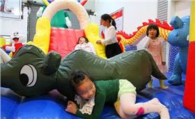 上海碧江辦公家具充氣城堡現(xiàn)場(chǎng)