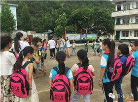 碧江愛(ài)心書包 碧江愛(ài)心捐贈(zèng)