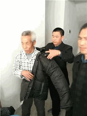 碧江家具董事長慰問孤寡老人