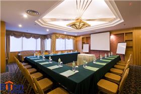 U型會議桌安排 U型會議桌實(shí)景