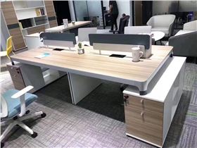 四人組合隔斷辦公桌