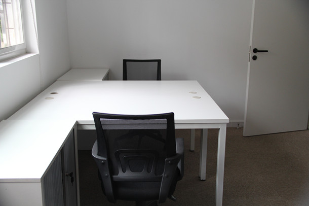 7庫網(wǎng)主管辦公區(qū)