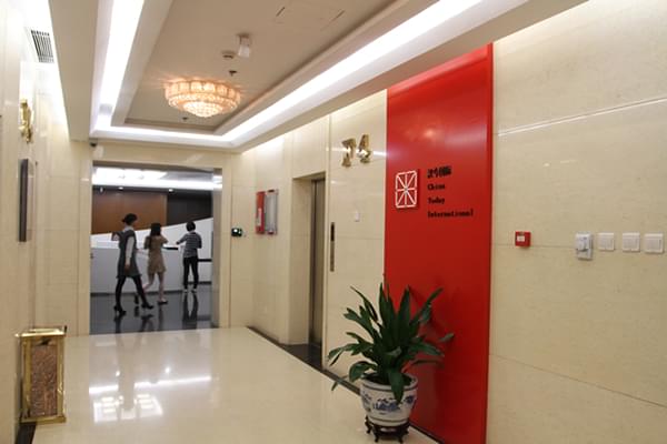 上海辦公家具廠家——碧江辦公家具網(wǎng)為漢今國際打造的前臺(tái)大廳