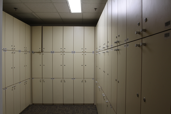 上海辦公家具廠家——碧江辦公家具網(wǎng)為漢今國際打造的更衣室