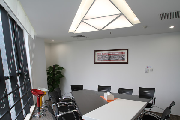 上海辦公家具廠家——碧江辦公家具網(wǎng)為漢今國際打造的小會(huì)議室