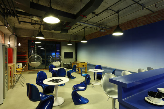 上海辦公家具廠家——工業(yè)風(fēng)下的休息區(qū)域