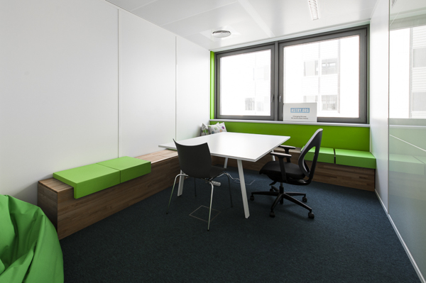 上海辦公家具廠家:帶您走進(jìn)Nest時(shí)尚辦公空間——會(huì)議室