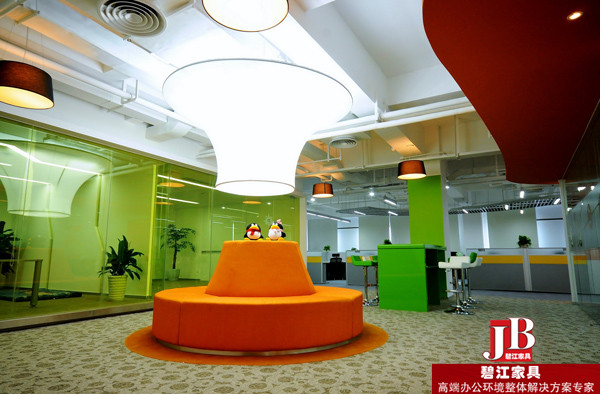 碧江家具為騰訊上?？偛看蛟斓臅r尚辦公家具空間