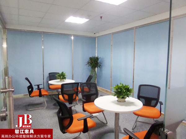 去哪兒網(wǎng)洽談桌配置