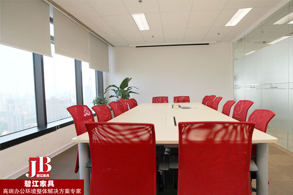 去哪兒網(wǎng)會(huì)議桌配置