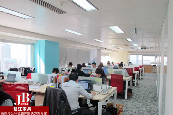 去哪兒網(wǎng)職員辦公家具配置