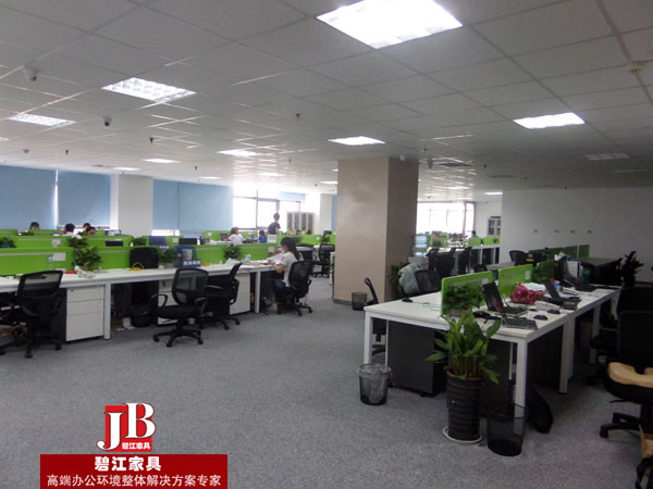 去哪兒網(wǎng)職員辦公家具配置