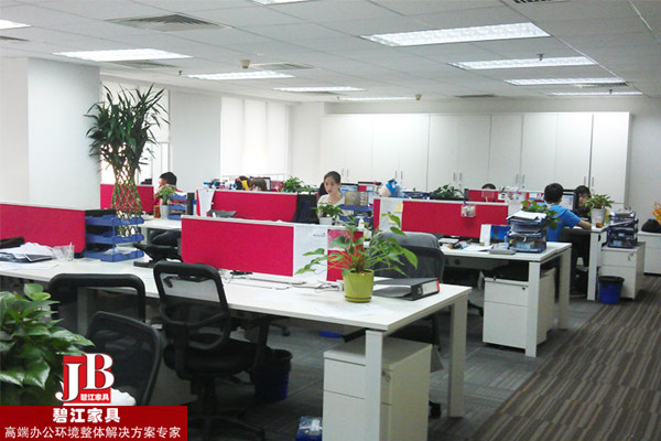 去哪兒網(wǎng)職員辦公區(qū)家具配置