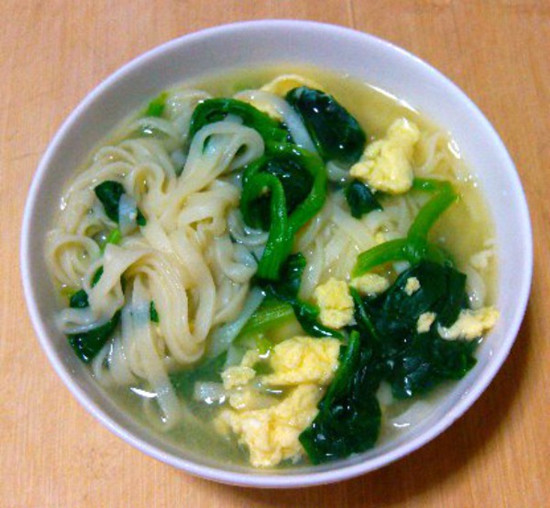 青菜雞蛋面吃起來