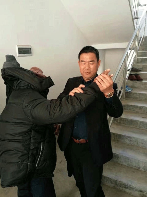 碧江家具董事長(zhǎng)慰問(wèn)孤寡老人