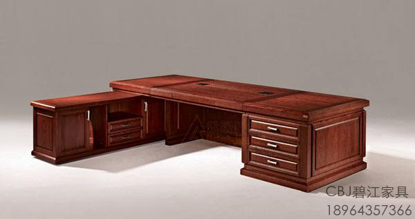 辦公家具大班臺(tái)要如何進(jìn)行選擇呢？