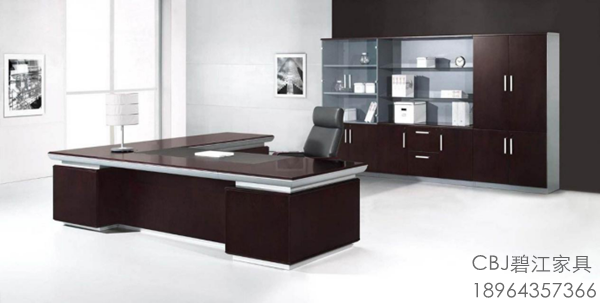 辦公家具大班臺(tái)要如何進(jìn)行選擇呢？