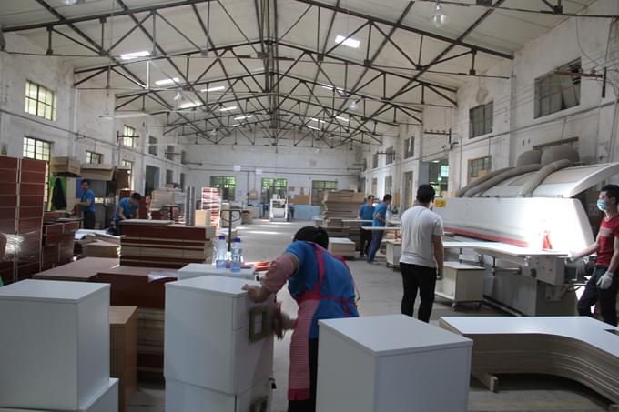 碧江膠板二部生產(chǎn)現(xiàn)場(chǎng)