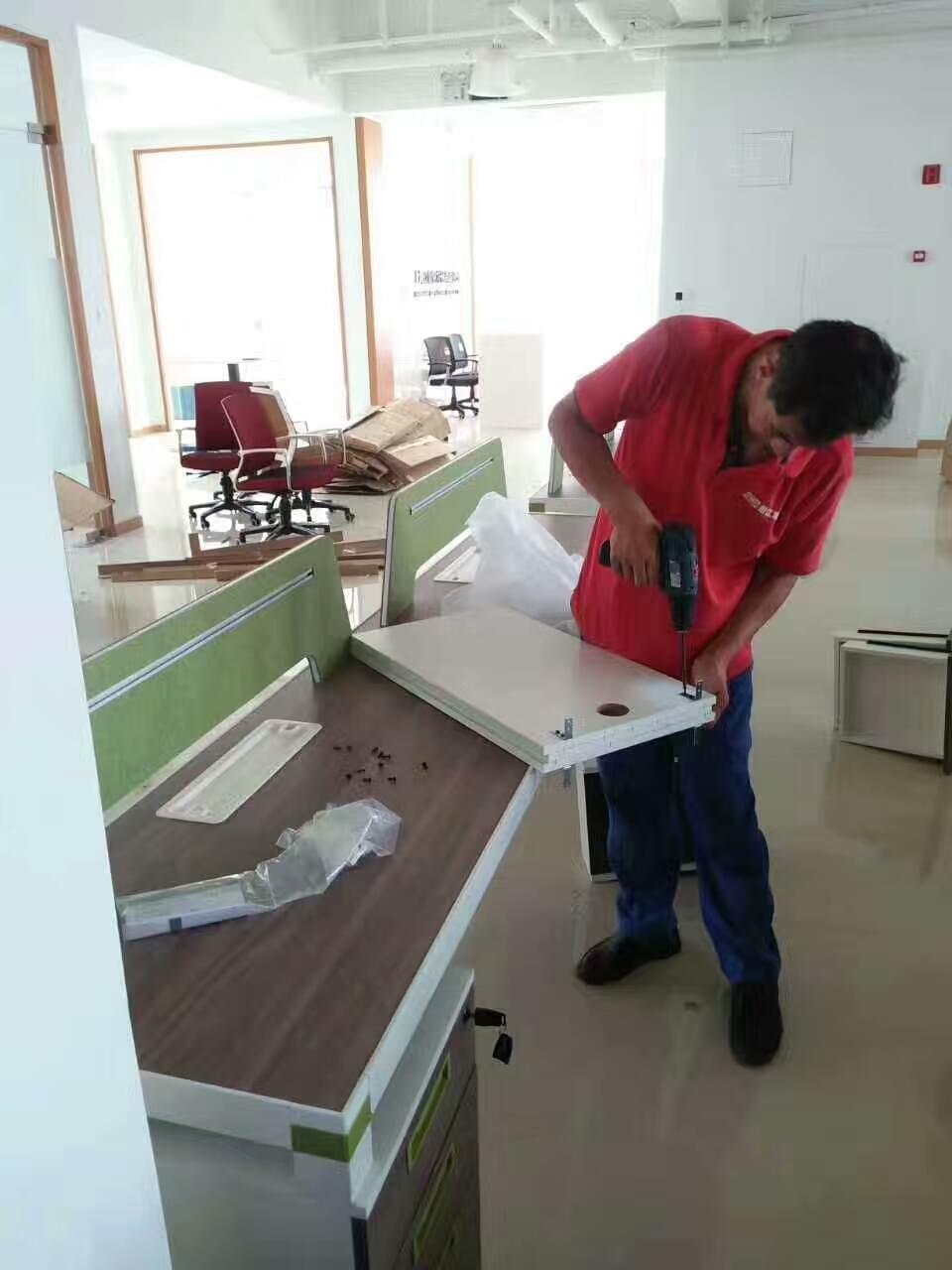 屏風(fēng)辦公桌安裝步驟