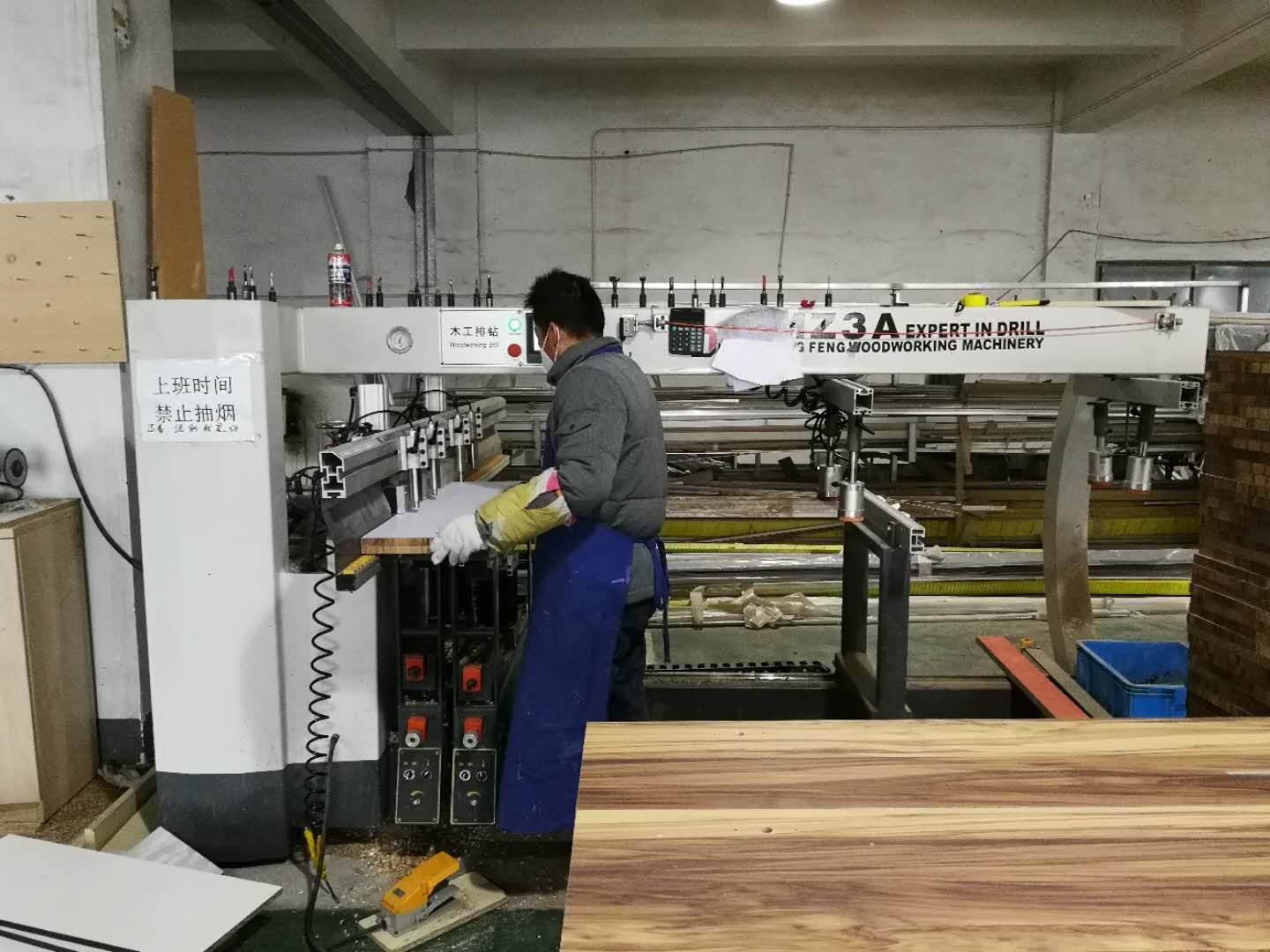 碧江家具膠板生產(chǎn)線(xiàn)