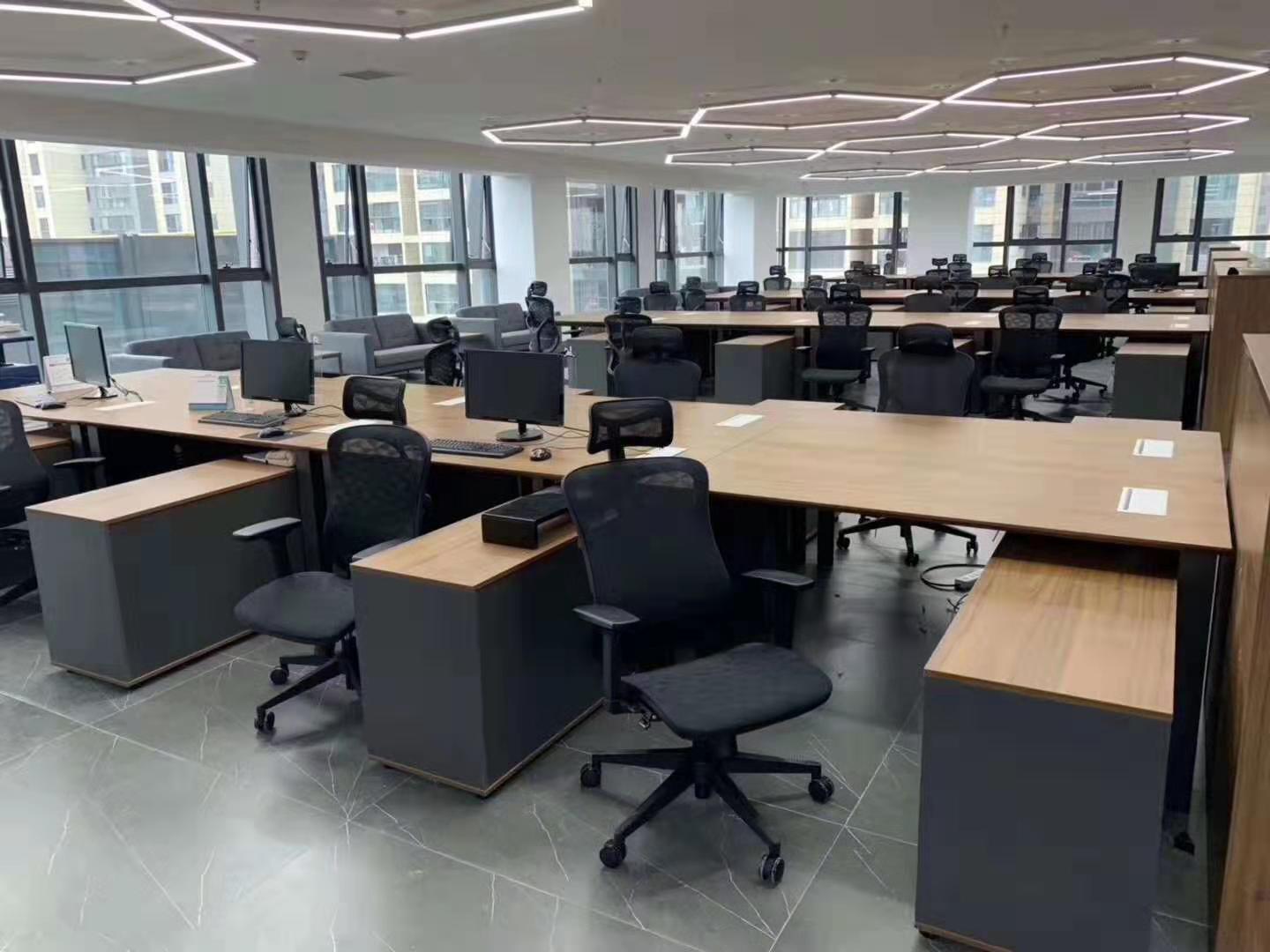 后仰人體工學(xué)椅