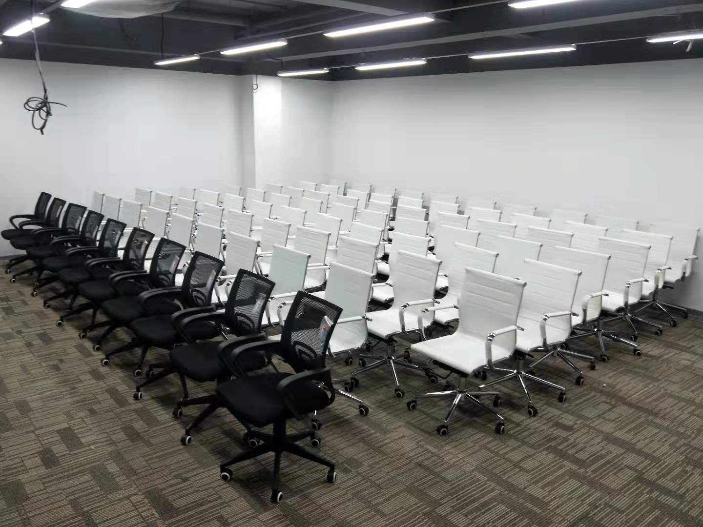 簡(jiǎn)約辦公椅