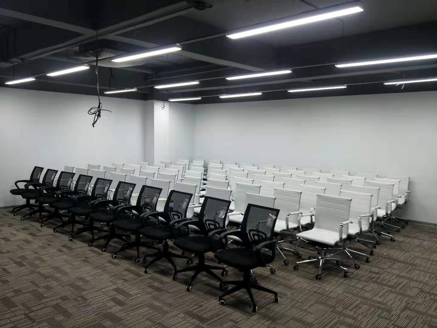 簡(jiǎn)約辦公椅