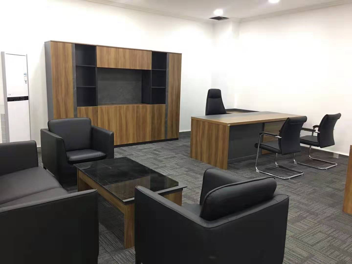 簡約現(xiàn)代辦公桌