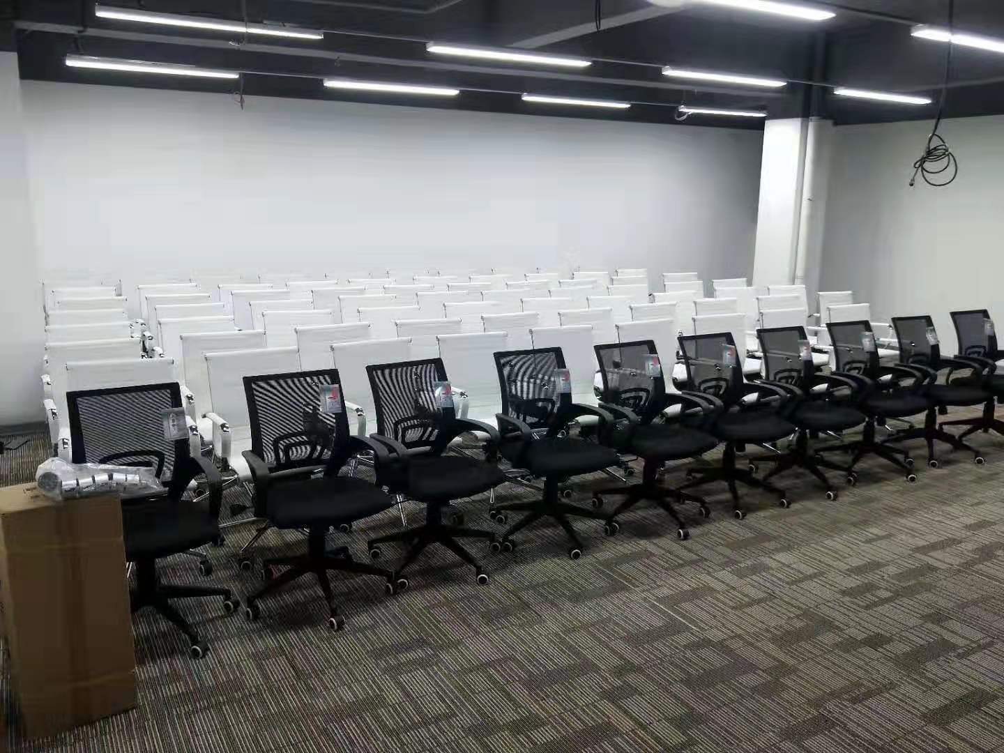 電腦辦公椅廠家直銷(xiāo)