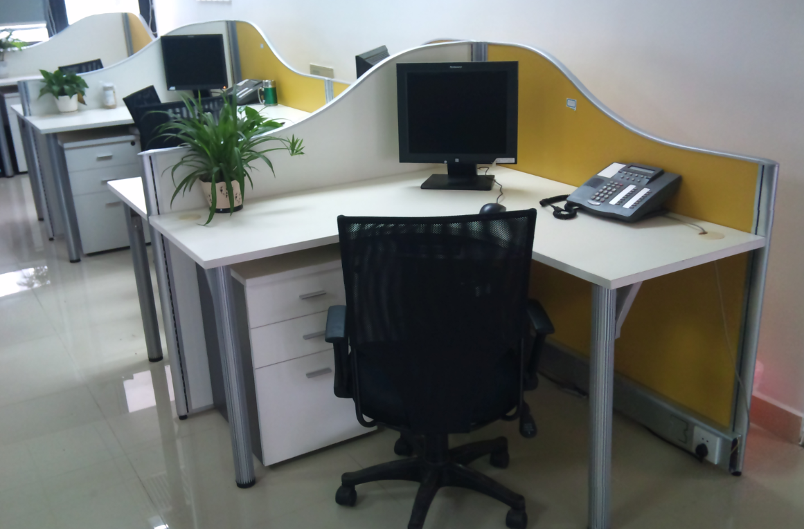 屏風(fēng)隔斷辦公桌