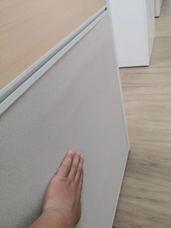 辦公桌屏風(fēng)式隔斷