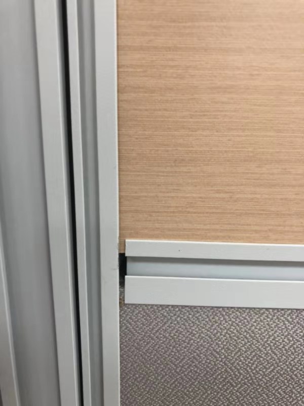 辦公桌屏風(fēng)式隔斷