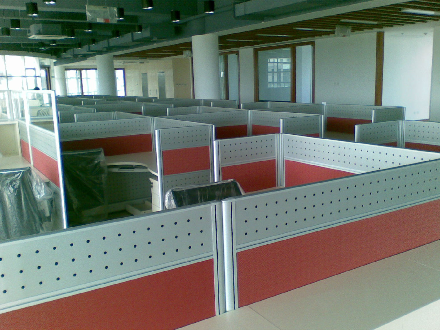 辦公桌屏風(fēng)式隔斷