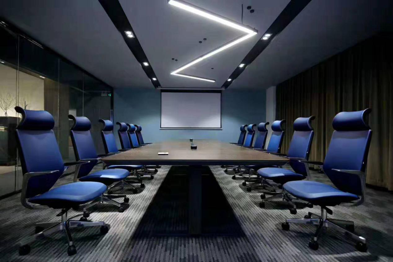 現(xiàn)代簡約辦公椅