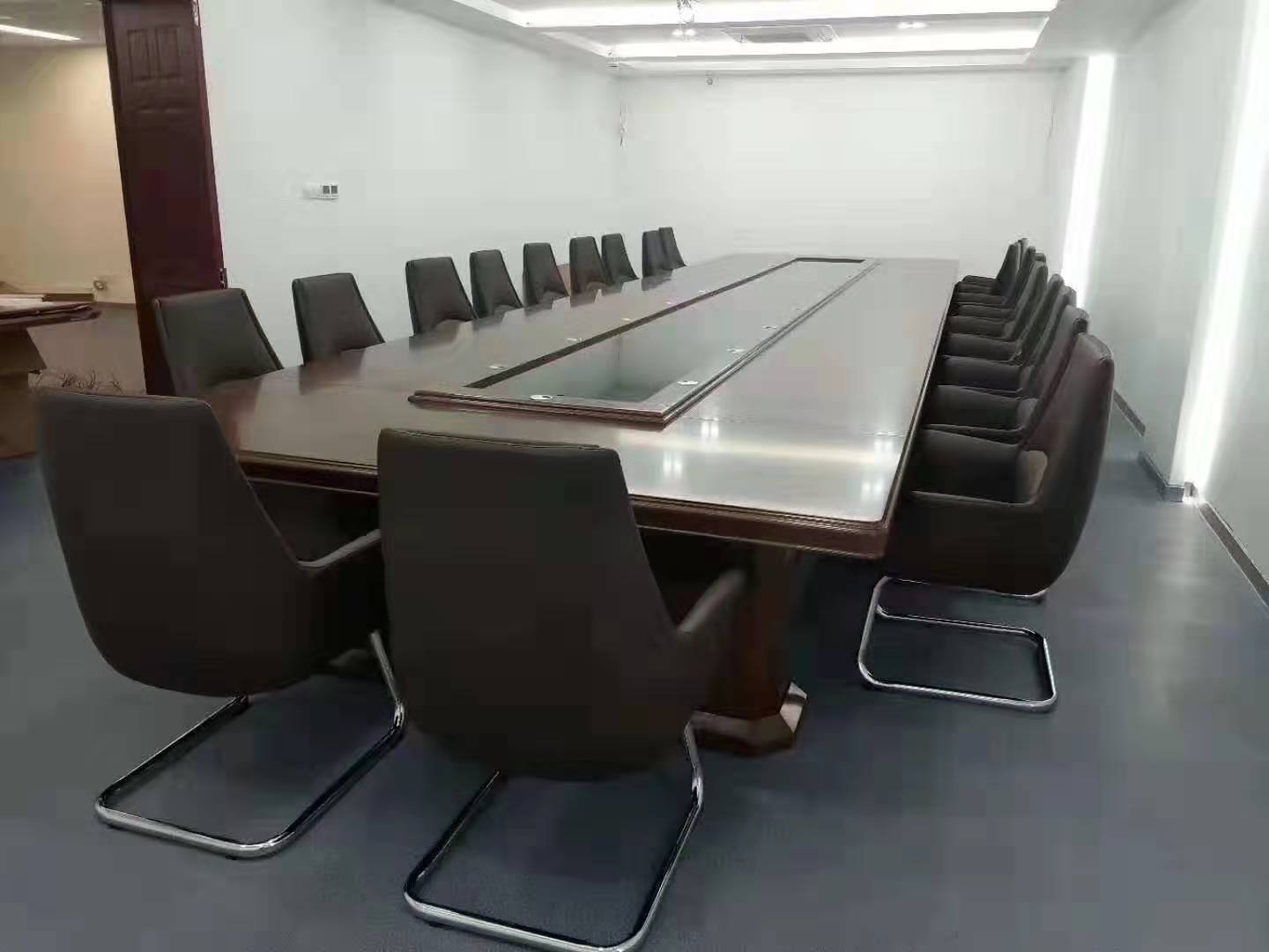 皮質(zhì)弓形辦公椅