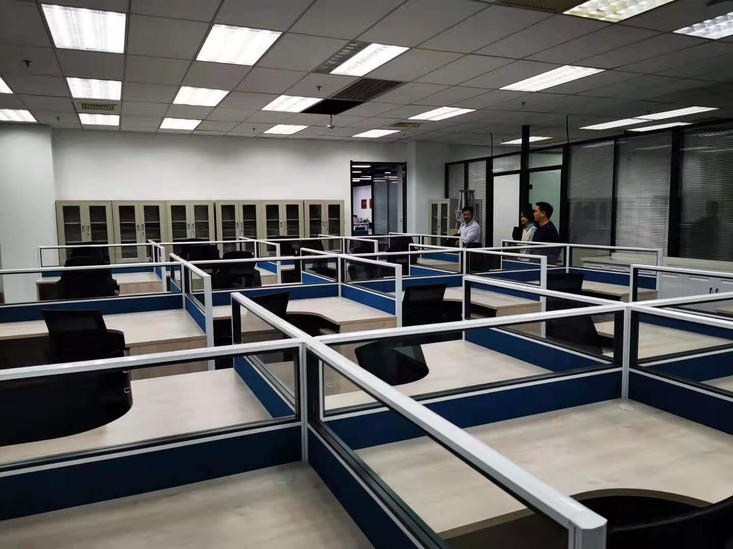 屏風(fēng)隔斷辦公桌