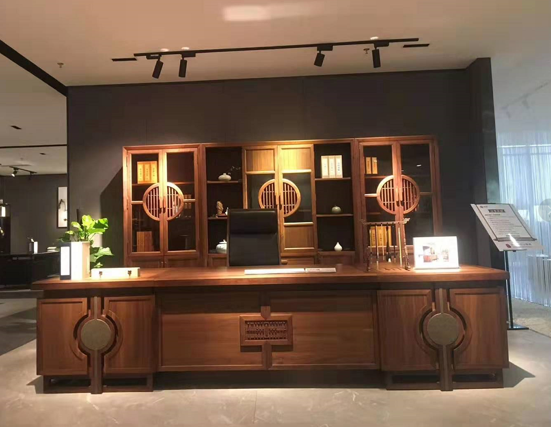 實(shí)木辦公桌定制