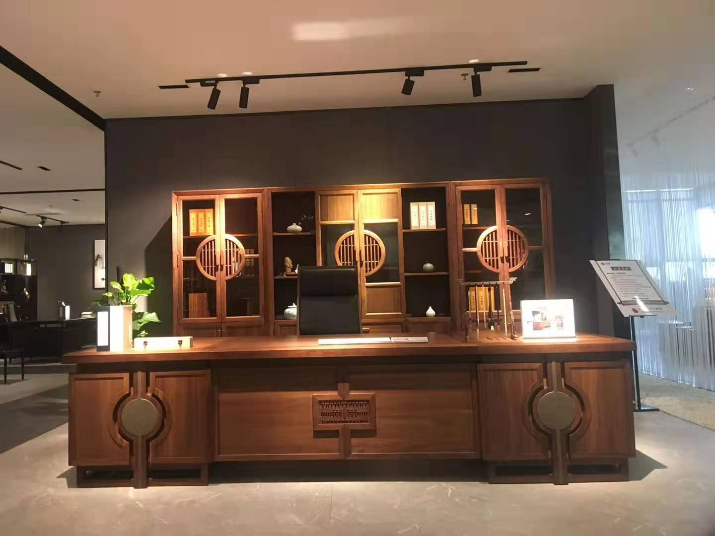 實(shí)木大班臺辦公桌