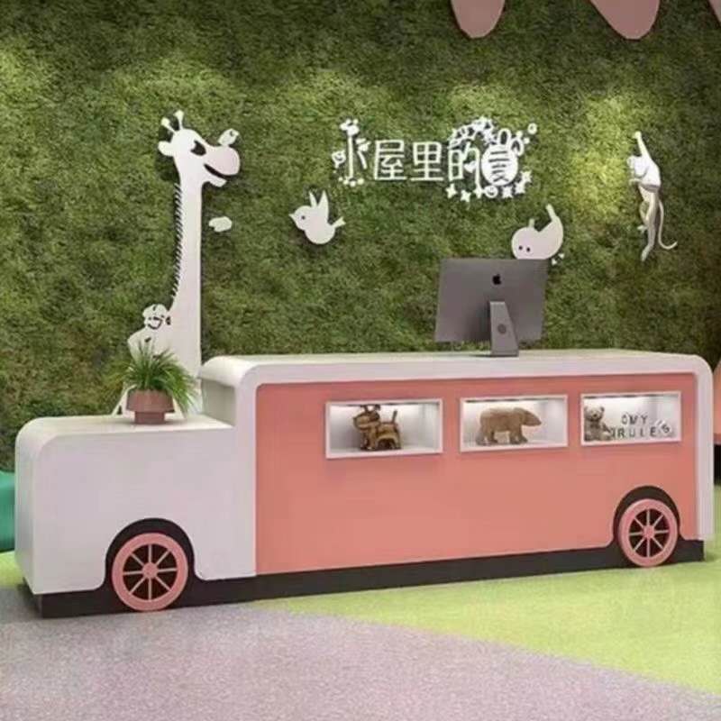 教育機構(gòu)辦公桌前臺